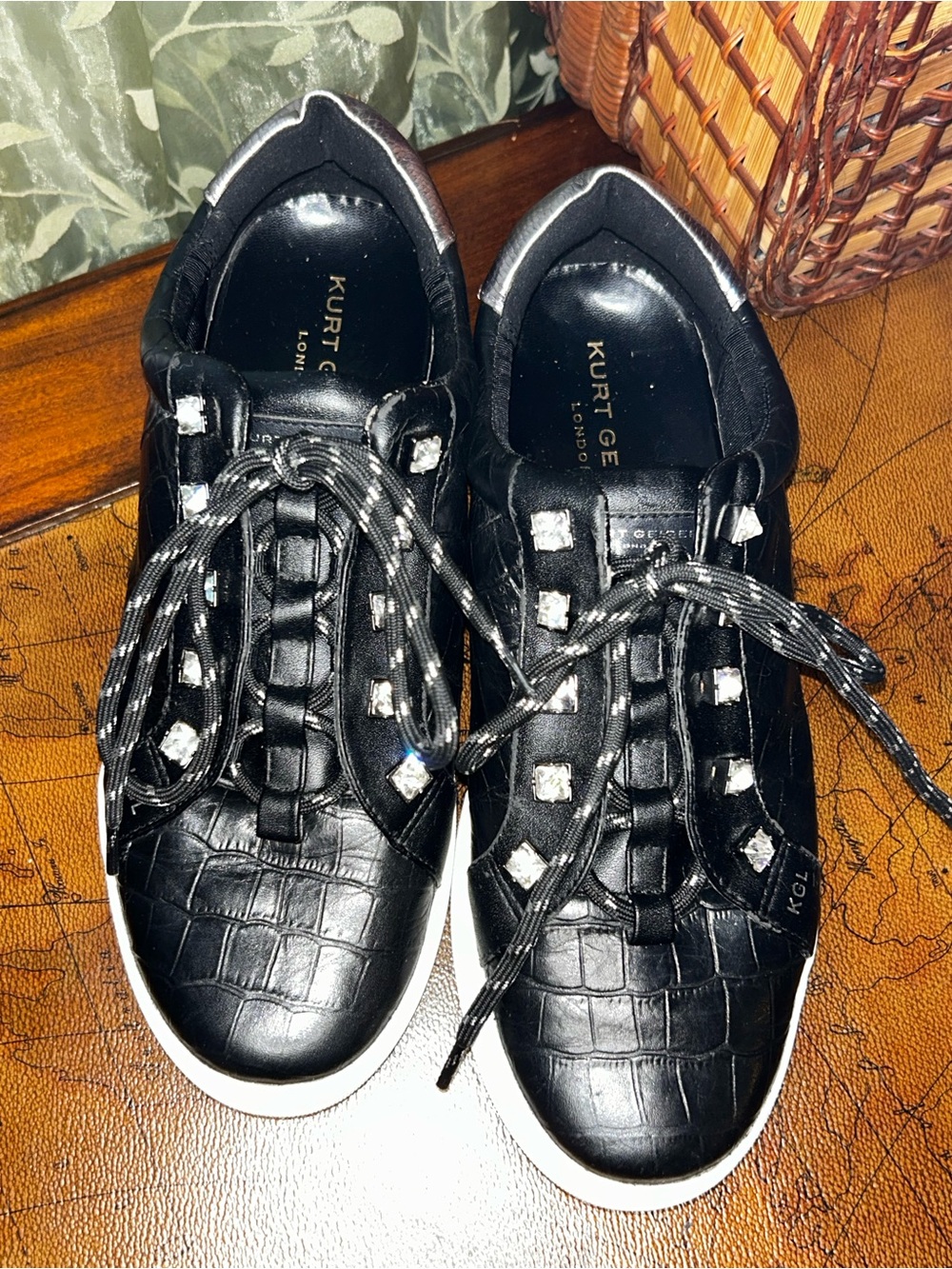 RARE KURT GEIGER LONDON Liviah Platform Sneakers with Crystal Studs. -used-